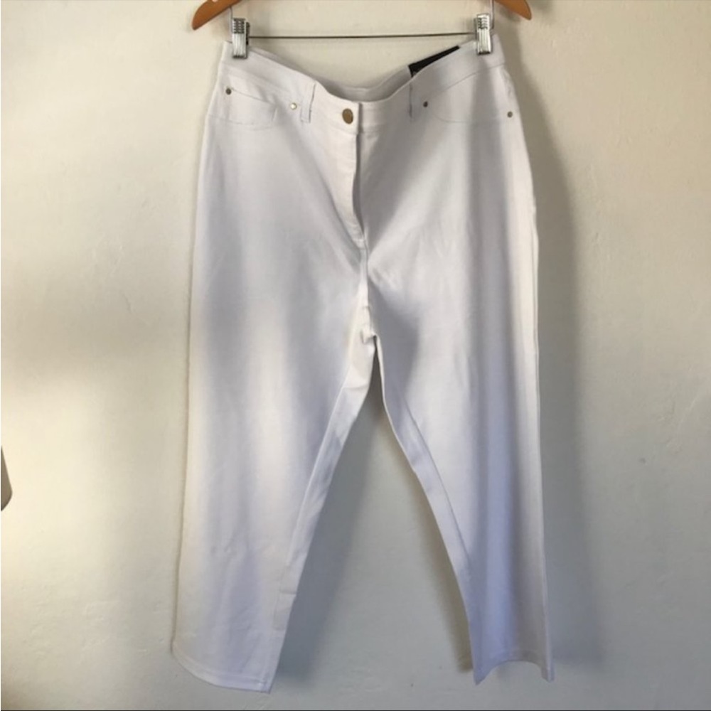 Chico's So Slimming Peyton Crop Pants in
White NWT